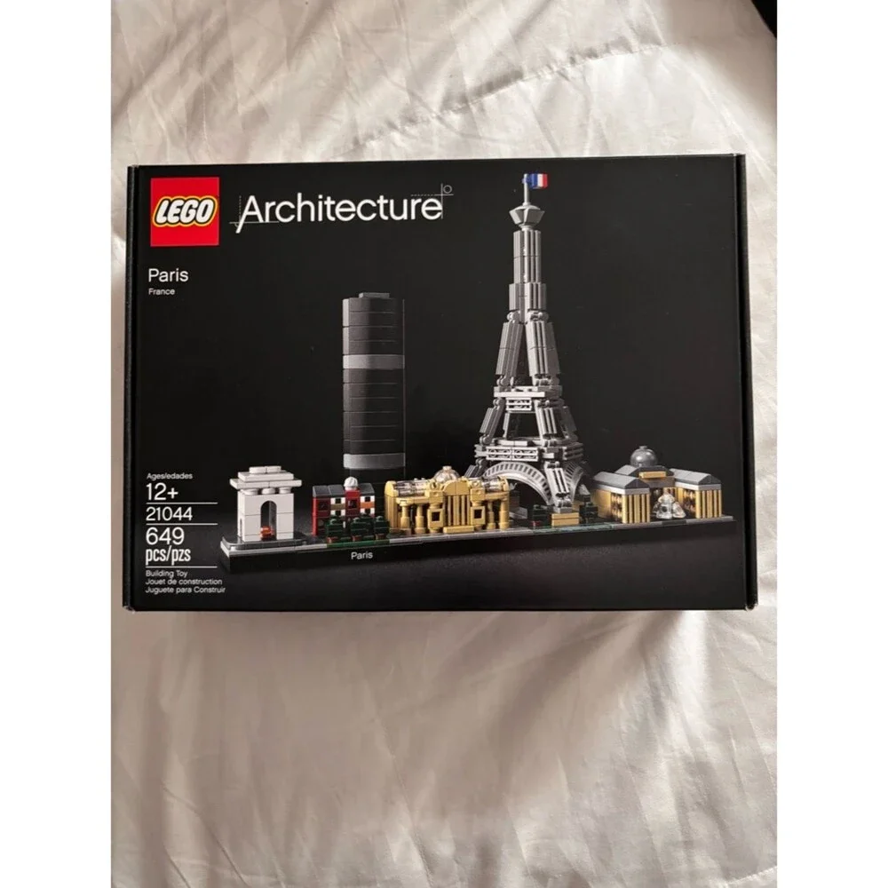 LEGO Architecture: Paris - Sealed and Unopened - 649 pieces - 12+